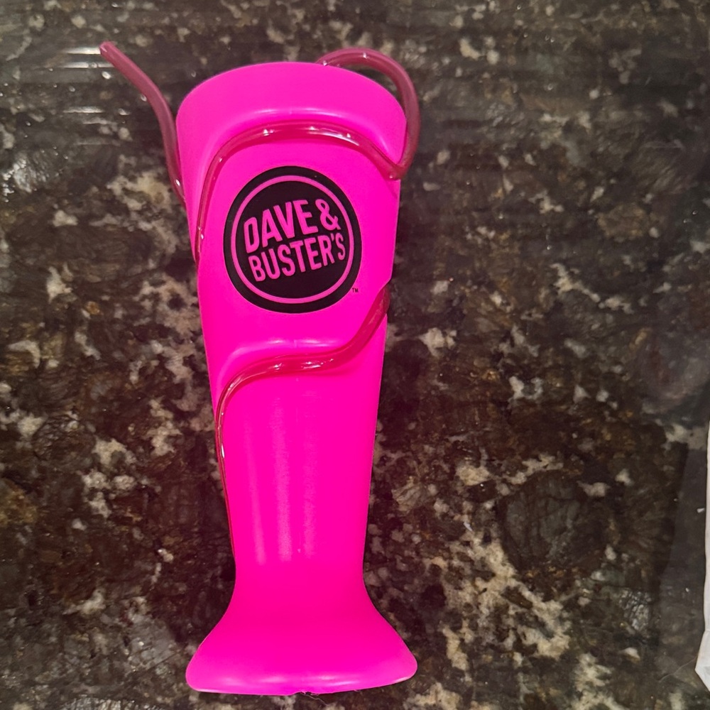 nwt dave & buster’s hot pink sip cup with straw